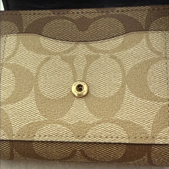 Elegant Coach Black and Tan Women's Wallet - Picture 4 of 6